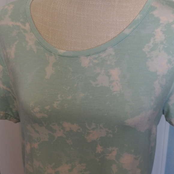 NWOT  Woman's Tee - Picture 2 of 6